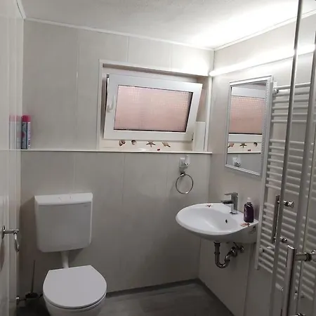 Octopus-2 Monteurwohnung In Zentrum! 2-zkb Im 2og شقة